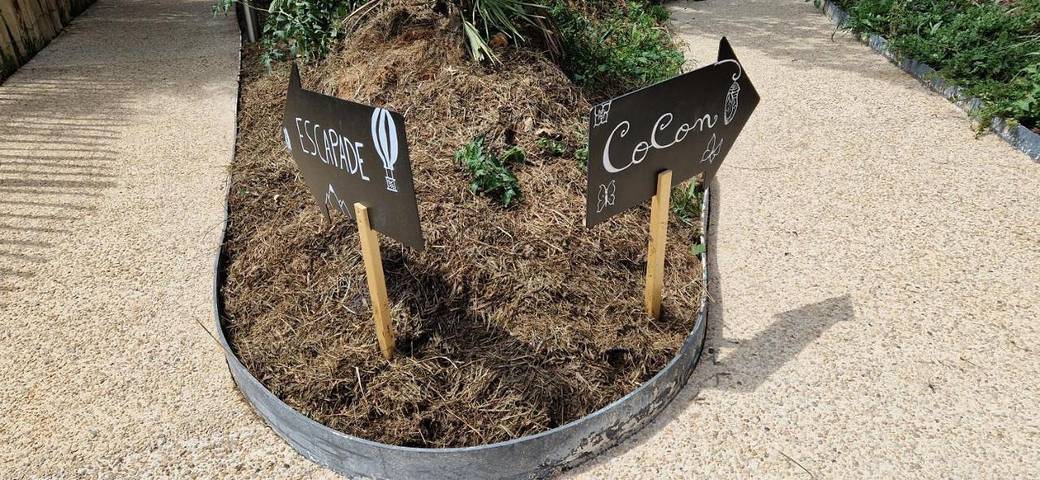 Location de vacances pour 4 personnes, avec jardin ainsi que vue et piscine, adapté aux familles à Lacropte - 2