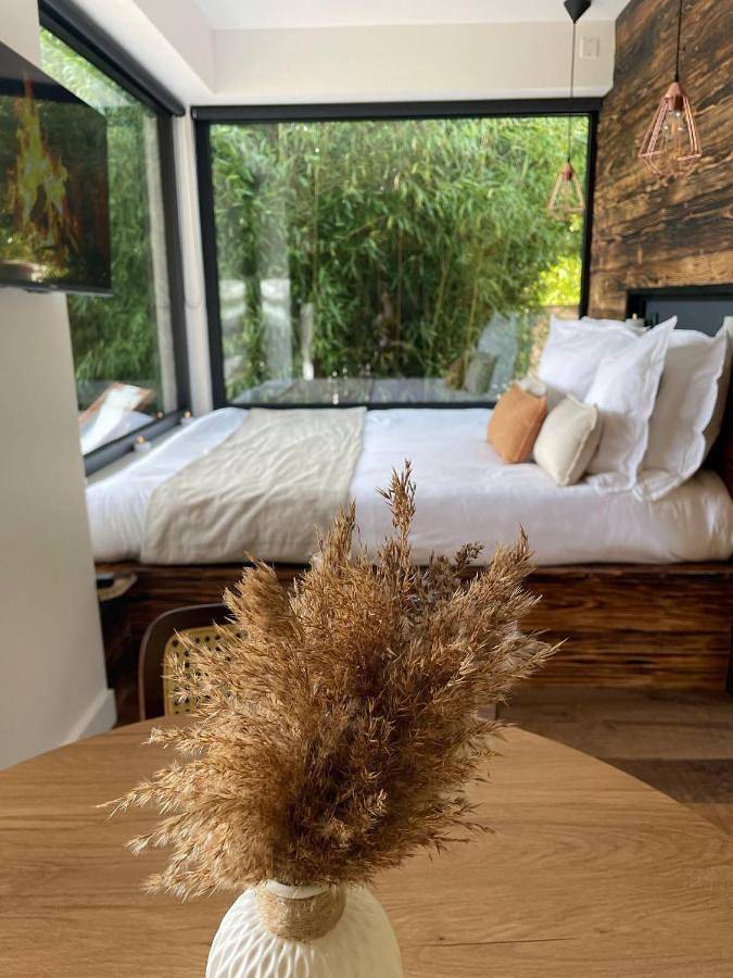 Escapade luxe avec bain nordique privatif au bord du canal in Montcresson, Région de Montargis