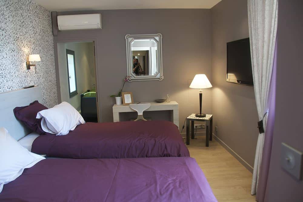 Gite 2 Chambres Avec Terrasse Couverte et Bain à Remous in Chatte (bateau), Isère
