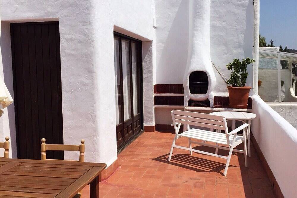 Apartamento entero, Apartamento mediterráneo de estilo rústico. in Sant Feliu de Guíxols, Costa Brava