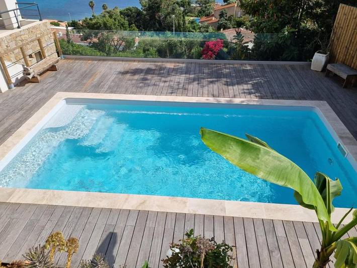 Villa pour 3 personnes, avec Balcon et Terrasse ainsi que Jardin et Piscine à Ajaccio