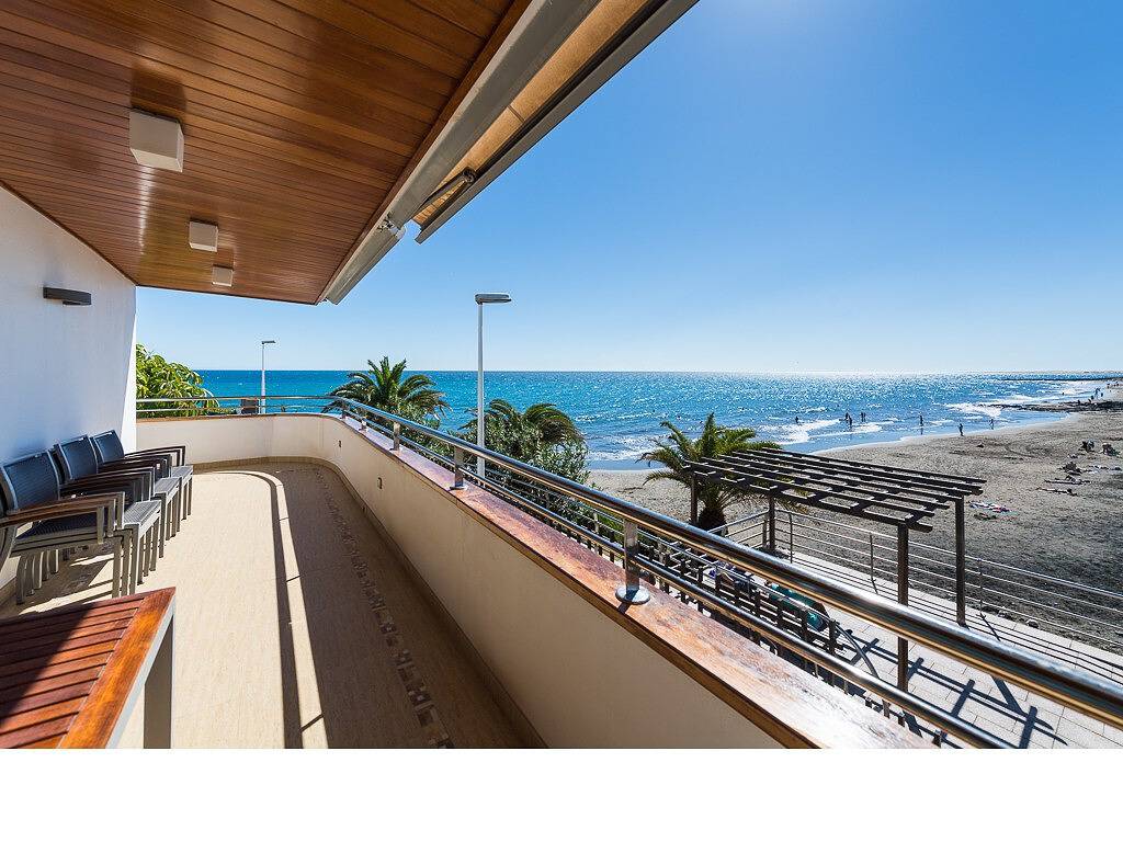 "Chalet en la playa San Agustin" cerca de la playa, con vistas al mar, Balcón, A/C y Wi-Fi in San Agustín , San Bartolomé de Tirajana
