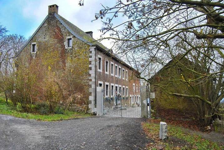 Location de vacances pour 12 personnes, avec vue et jardin à Herve