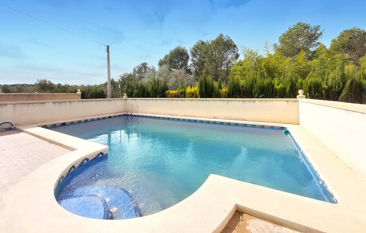Riverside Retreat con piscina y terraza - a 2,5 km del Barranc de Bota in Turís, Provincia de Valencia
