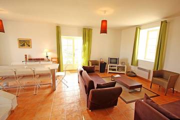 Gîte pour 8 personnes, avec jardin et piscine à Aragon