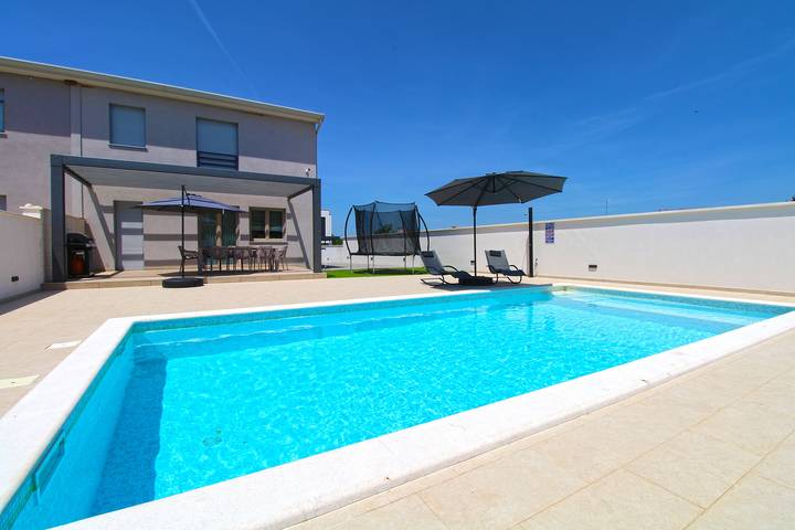 Location de vacances pour 6 personnes, avec terrasse et piscine à Bale (Croatie) - 2