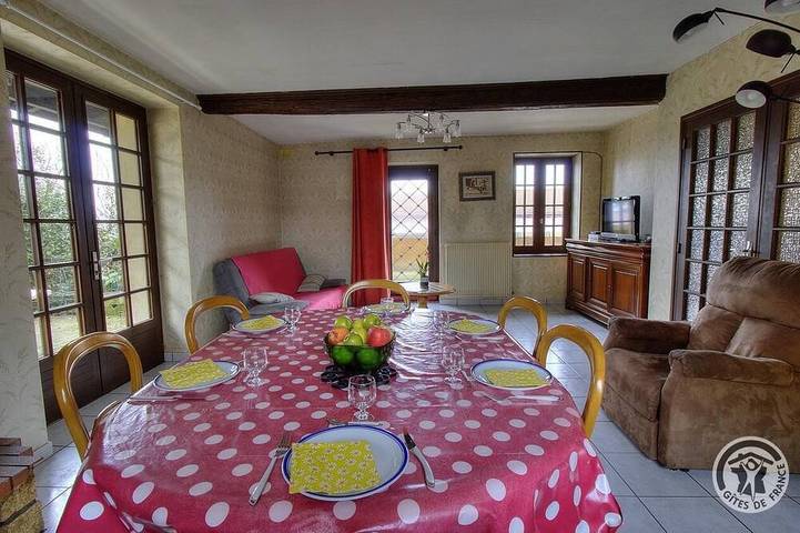 Location de vacances pour 10 personnes, avec jardin dans Saint-Laurent-d'Agny