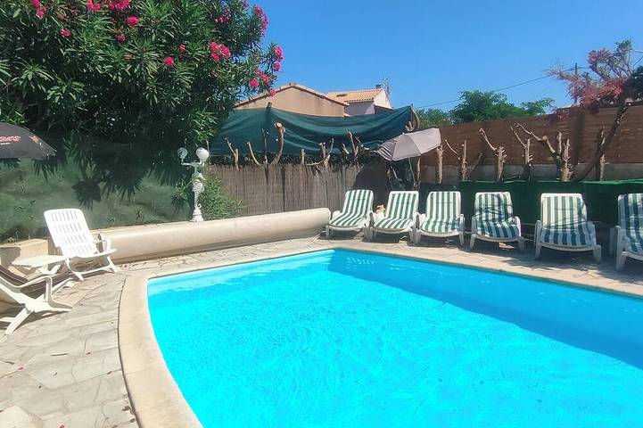 Villa pour 10 personnes, avec Terrasse ainsi que Jardin et Piscine dans Marseillan-Plage