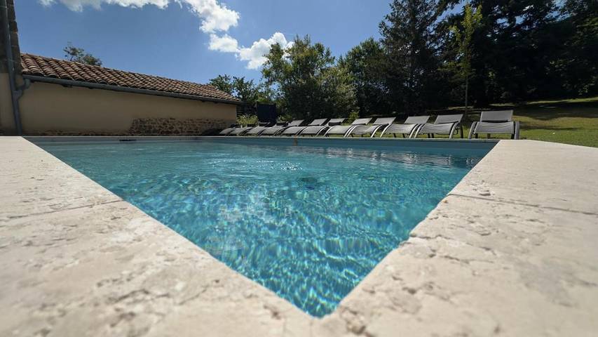 Location de vacances pour 15 personnes, avec jardin ainsi que piscine et vue à Vaux-en-Beaujolais - 2