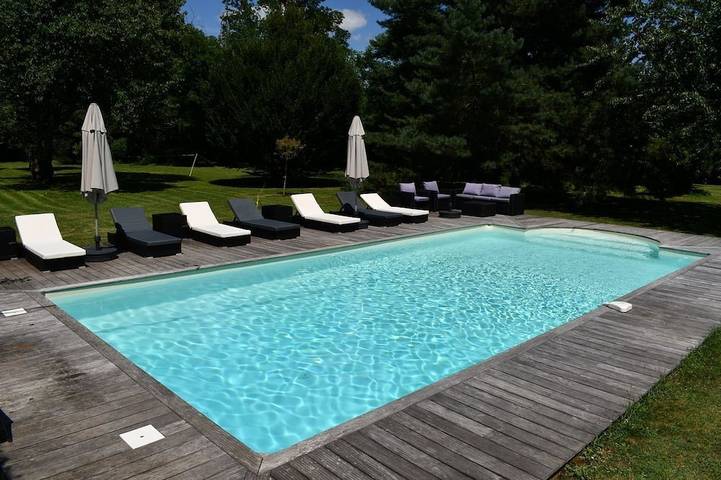 Gîte pour 4 personnes, avec piscine ainsi que terrasse et jardin