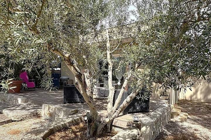Ganze Wohnung, Studio in the countryside between Alpilles and Luberon in Sénas, Arles und Umgebung