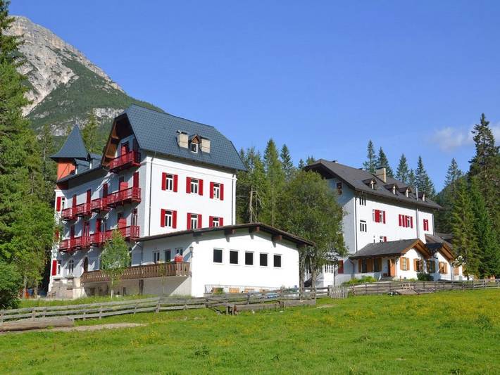 Hôtel pour 3 personnes, avec Terrasse et Jardin à Dobbiaco