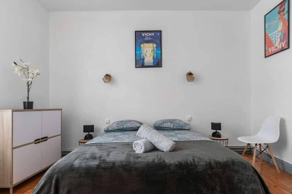 Entire apartment, Design and bright apartment, free parking in Vichy, Vichy region