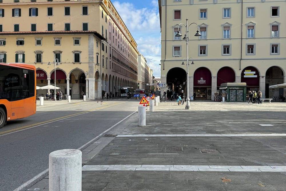 Residenceviagrande110 Rents Double Room With Private Bathroom in Livorno, Etruskische Küste