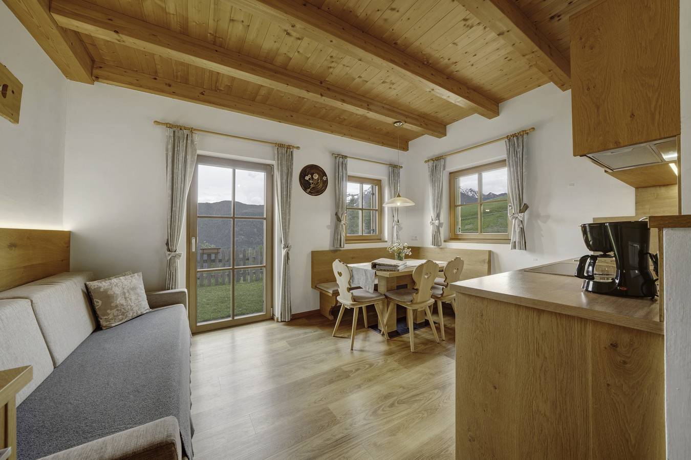 Chalet 'Niederhaushof Edelweiß' mit Bergblick, Privatem Garten und Wi-Fi in Ulten, Ortleralpen