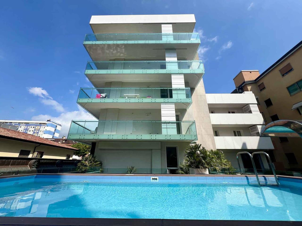 Entire vacation apartment, Holiday apartment with air conditioning, internet, balcony and pool in Lignano Sabbiadoro, Udine Province