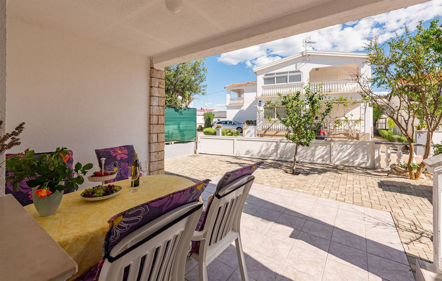 Entire holiday apartment, Cozy Apartment with Terrace, Wi-Fi & 900m to Beach in Vir