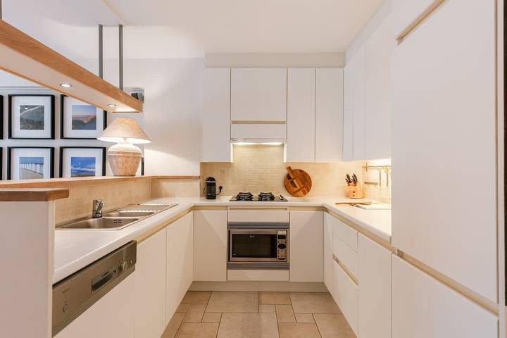 Ganze Wohnung, Beach-access apt w/ terrace & city skyline views in Knokke, Knokke-Heist