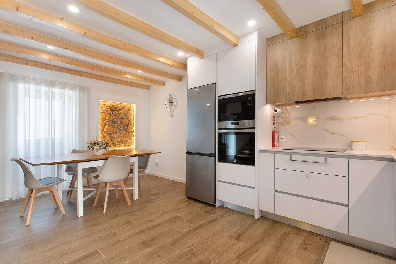 Apartment 'Zeca Holidays Atalaia Waterfall' with Balcony and Wi-Fi in Atalaia, Lisbon District