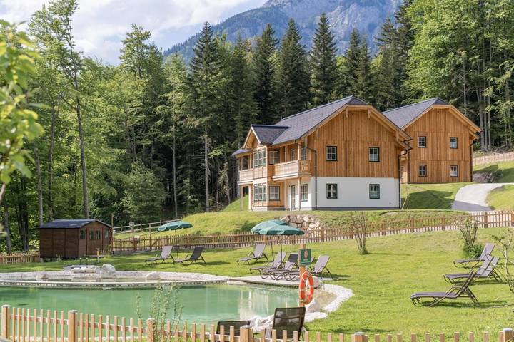 Apartmenthotel für 4 Personen, mit Ausblick und Sauna sowie Pool und Garten, mit Haustier in Grundlsee
