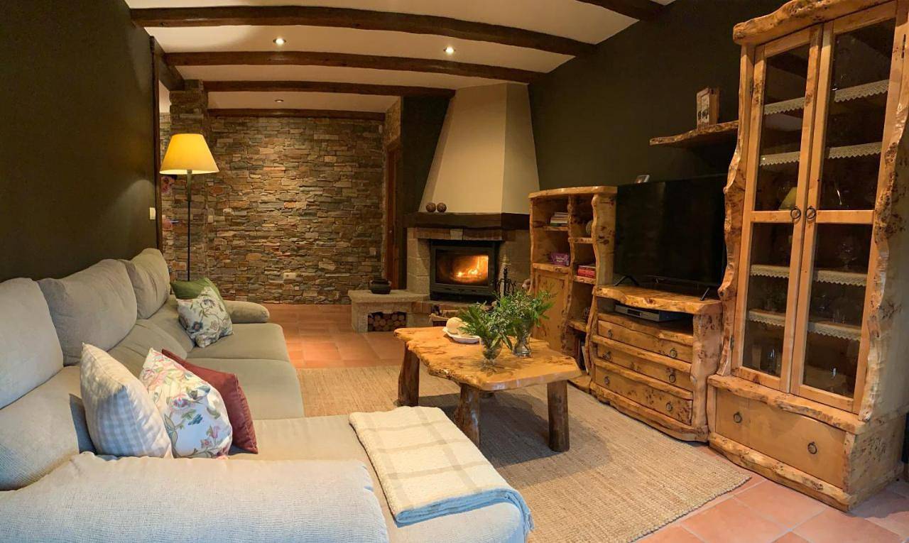 Chalet Rural Toñita 400 m playa piscina barbacoa chimenea in Praia de Agrelo (Bueu), Bueu