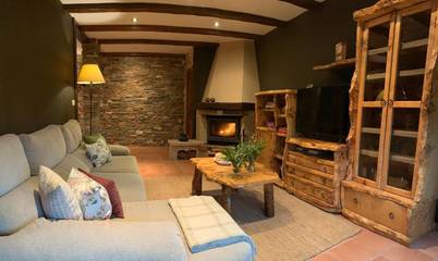 Casa de vacaciones para 12 personas, con jardín además de vistas y piscina en Morrazo