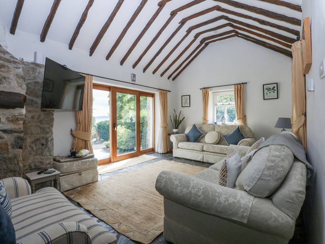 Tyddyn Iolyn in Benllech, Isle of Anglesey