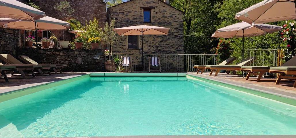 Gîte pour 4 personnes, avec jardin ainsi que vue et piscine à Ortiporio