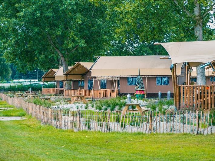 Glamping voor 4 personen, met terras aan het Veluwemeer