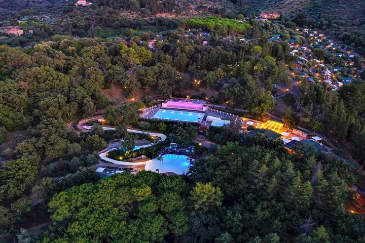 Camping for 2 people, with pool and terrace as well as children pool and garden - 1