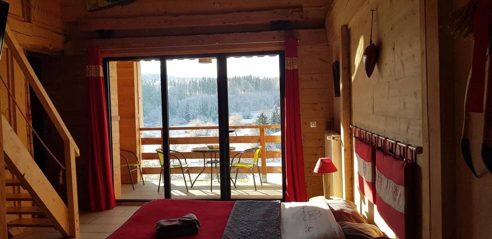 Vakantiewoning voor 3 personen, with zwembad and whirlpool as well as tuin in Jura