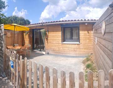 Gîte pour 4 personnes, avec terrasse à Virsac
