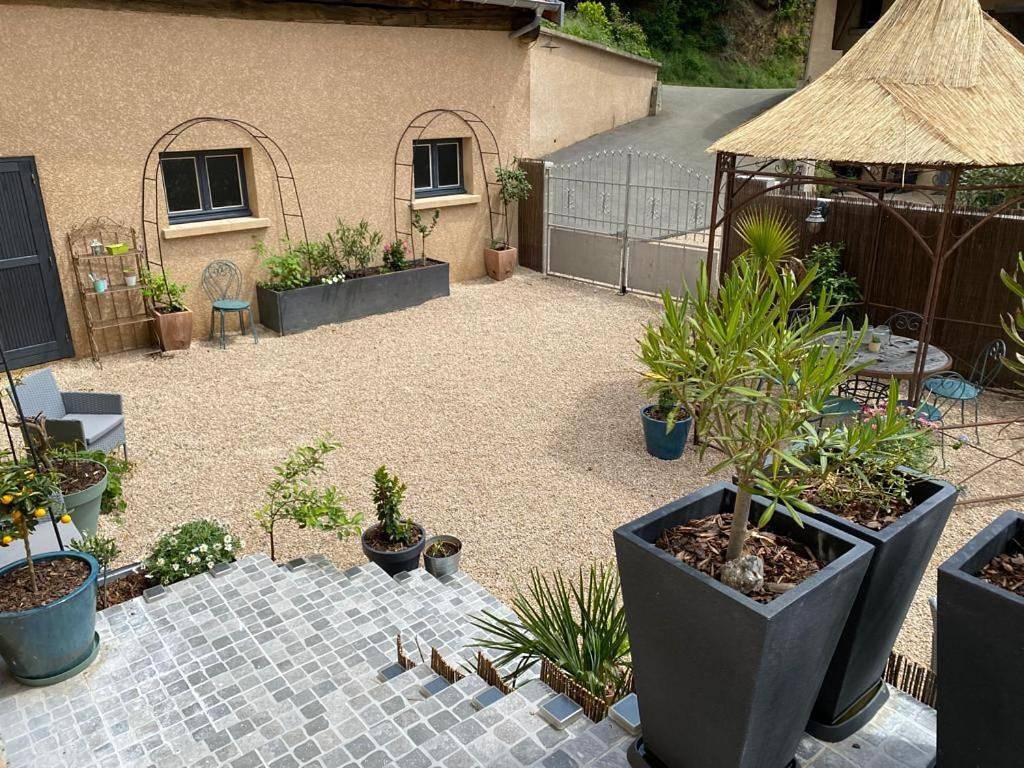 Three-Bedroom House in Courzieu, Lyon et ses environs