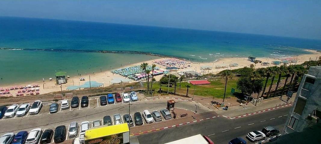 Appartement de vacances pour 4 personnes, avec piscine et jardin ainsi que vue et vue sur le lac, adapté aux familles