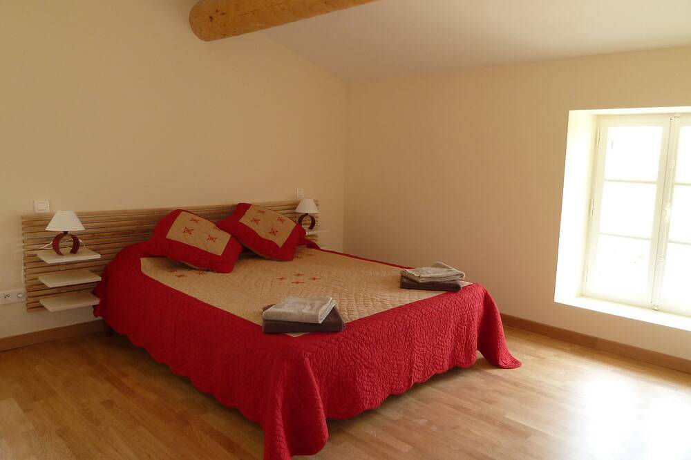 Les Pré-Alpes, appartement avec piscine sur vignoble en activité en Drôme Provençale in Vinsobres, Région de nyons