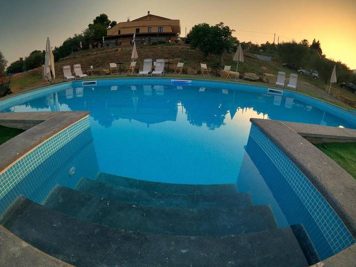 Bed and breakfast per 3 persone, con piscina e giardino nonché panorama e sauna, con animali domestici in Contursi Terme