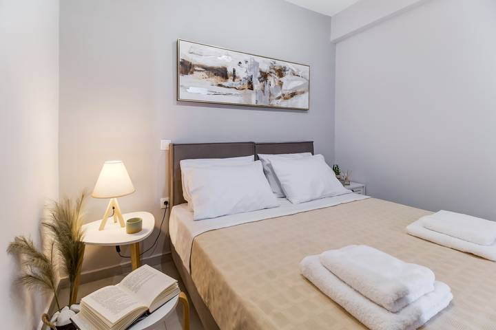 Entire studio, Studio Apartment 'Mella Roa Amar' with Shared Terrace, Wi-Fi and Air Conditioning in Perigiali, Greece