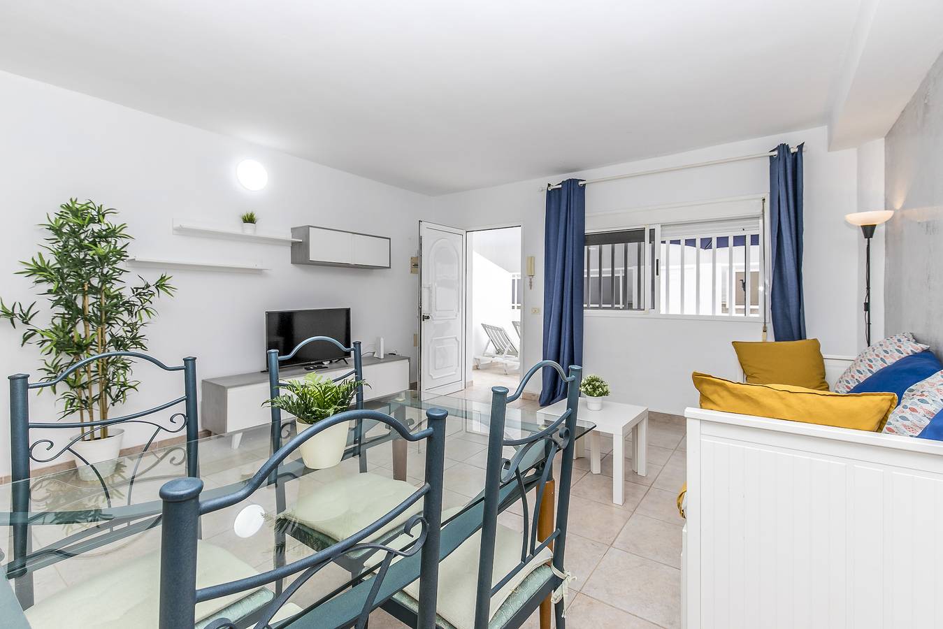 Entire apartment, Relax by the Sea at Medano Retreat, Terrace & Pool in Playa el Médano, Granadilla de Abona