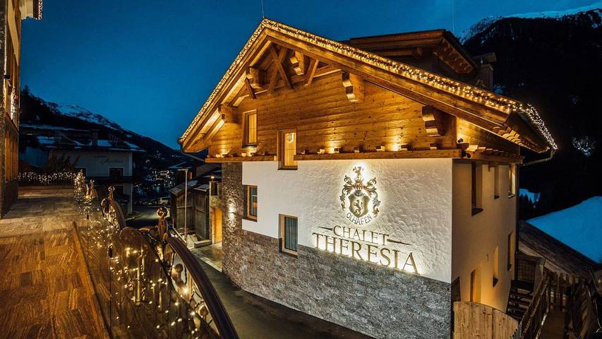 Hütte für 8 Personen, mit Whirlpool und Sauna sowie Balkon in Kappl