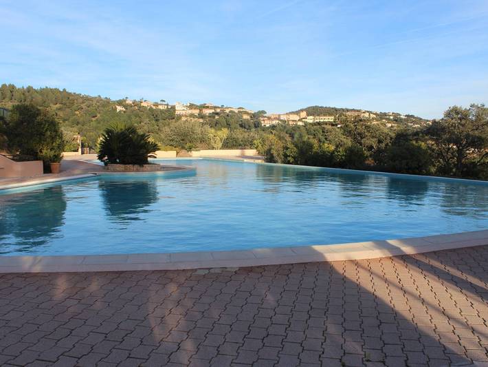 Location de vacances pour 4 personnes, avec piscine ainsi que jardin et vue, animaux acceptés à Roquebrune-sur-Argens - 4