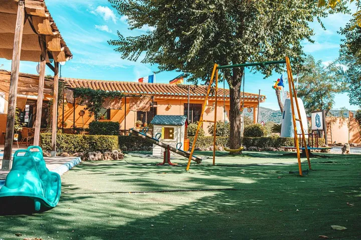 Camping para 2 personas, con piscina para niños además de piscina y jardín - 1