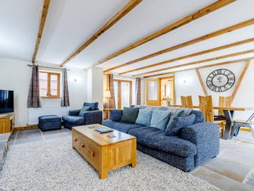 Log Cabin for 6 People in Clay Cross, Derbyshire, Photo 4