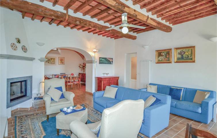 Appartement de vacances entier, Appartement au bord de la piscine à Camaiore : WiFi, feu de camp et plus encore ! in Camaiore, Riviera Italienne