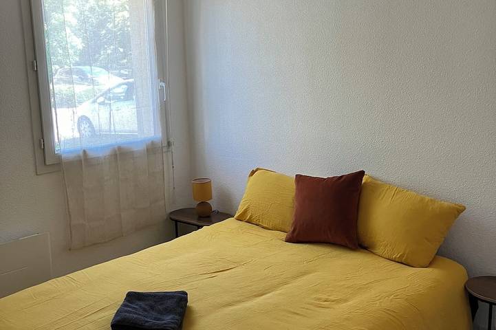 Apartamento entero, Apartment for 2–4 people, a 10-minute walk from the 24H du Mans racetrack, with private parking in Le Mans, Sarthe