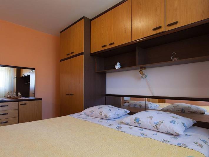 Ganze Wohnung, Ferienwohnung für 2 Personen mit Terrasse in Malinska-Dubašnica, Krk