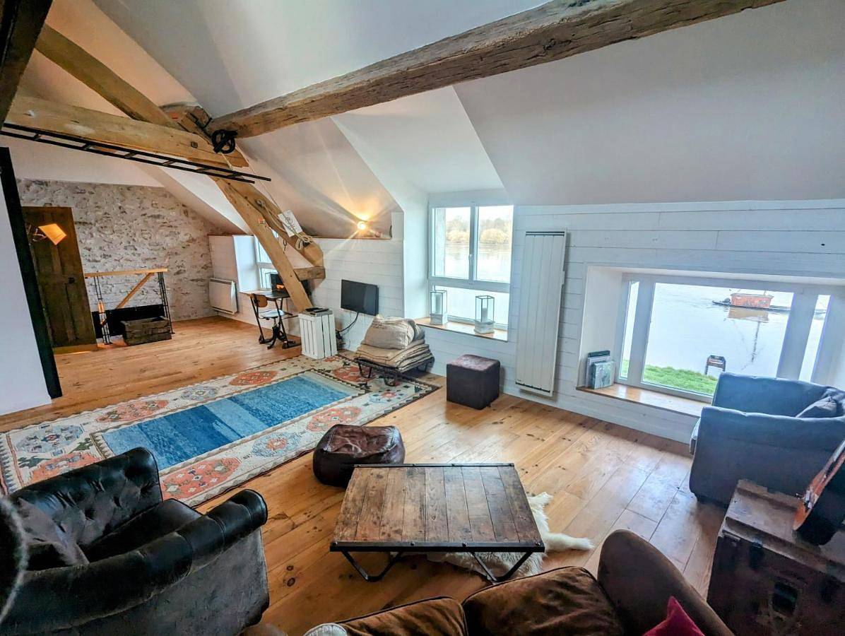 Appartement entier, La Capitainerie, vue directe sur la Loire, calme et confort in Saint-Laurent-Nouan, Sologne