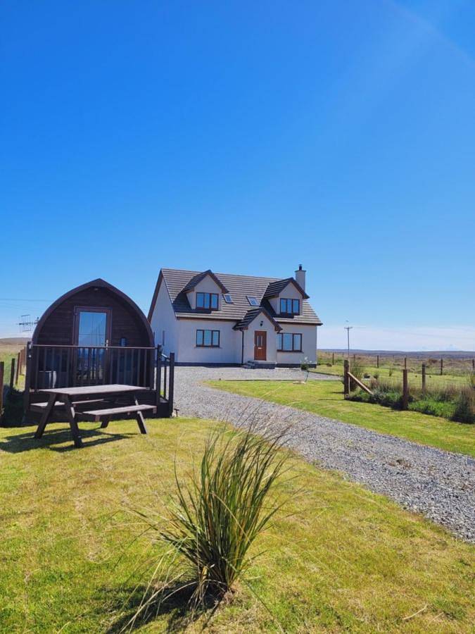 Glamping for 2 people, with Balcony and Terrace as well as Garden and View in Lewis and Harris