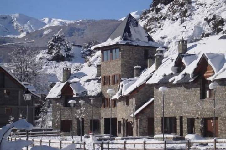 Gîte pour 12 personnes, avec Jacuzzi et Jardin