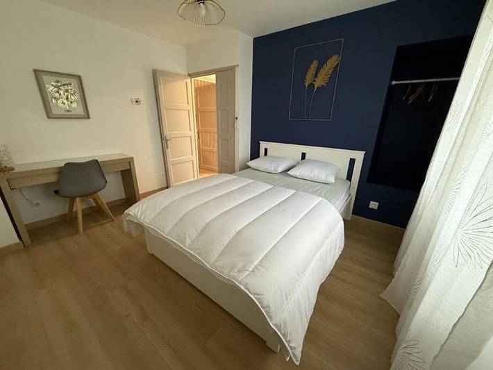 Location de vacances pour 6 personnes, avec vue et jardin à Saint-Laurent-d'Andenay - 3