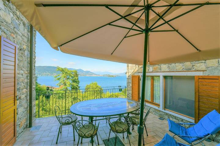 Lulù stone house with view of the lake in Baveno, Comune di Baveno
